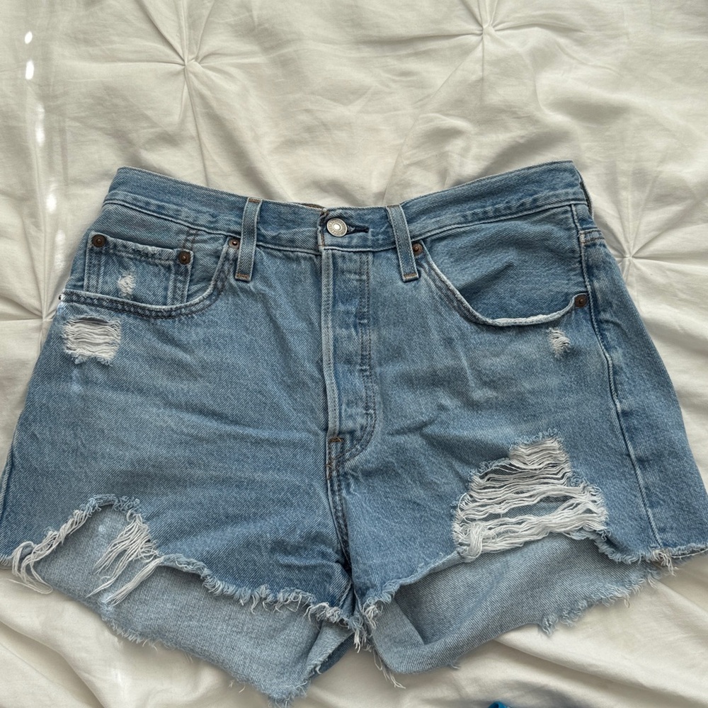 501 Levi shorts light wash